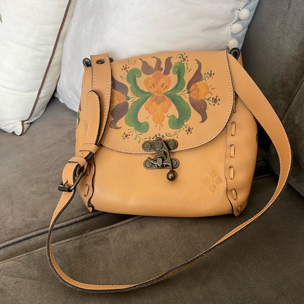 Excellent condition Patricia Nash handbag.